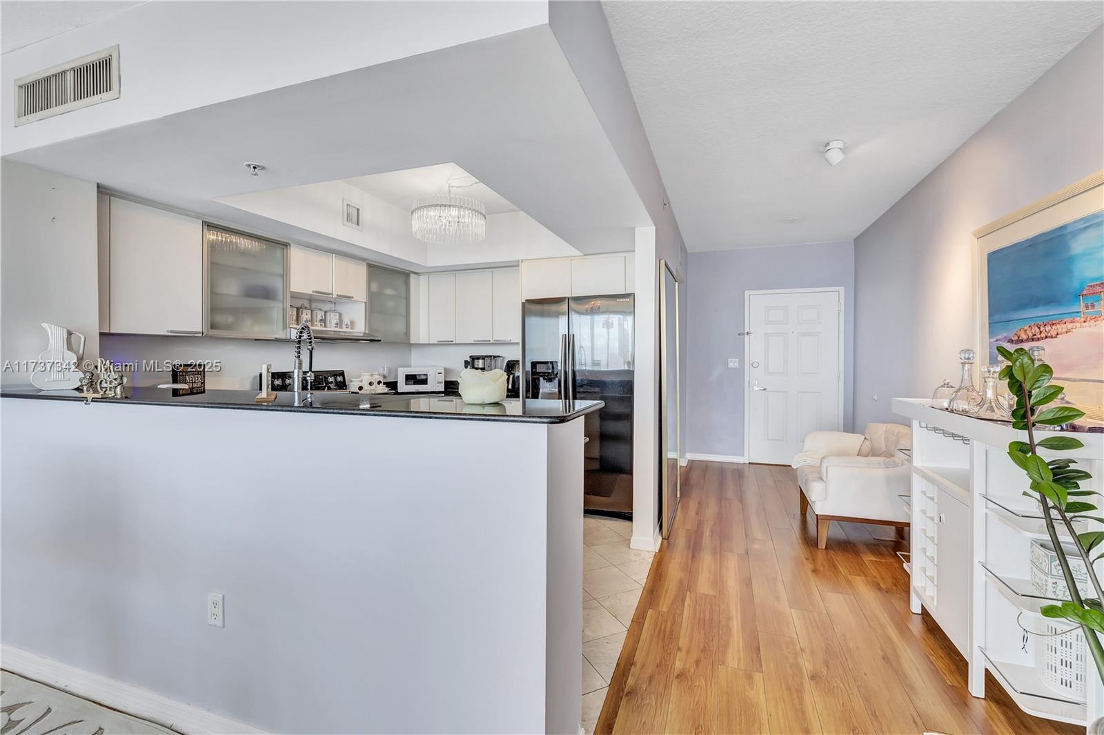 LA PERLA CONDO - Residential Lease