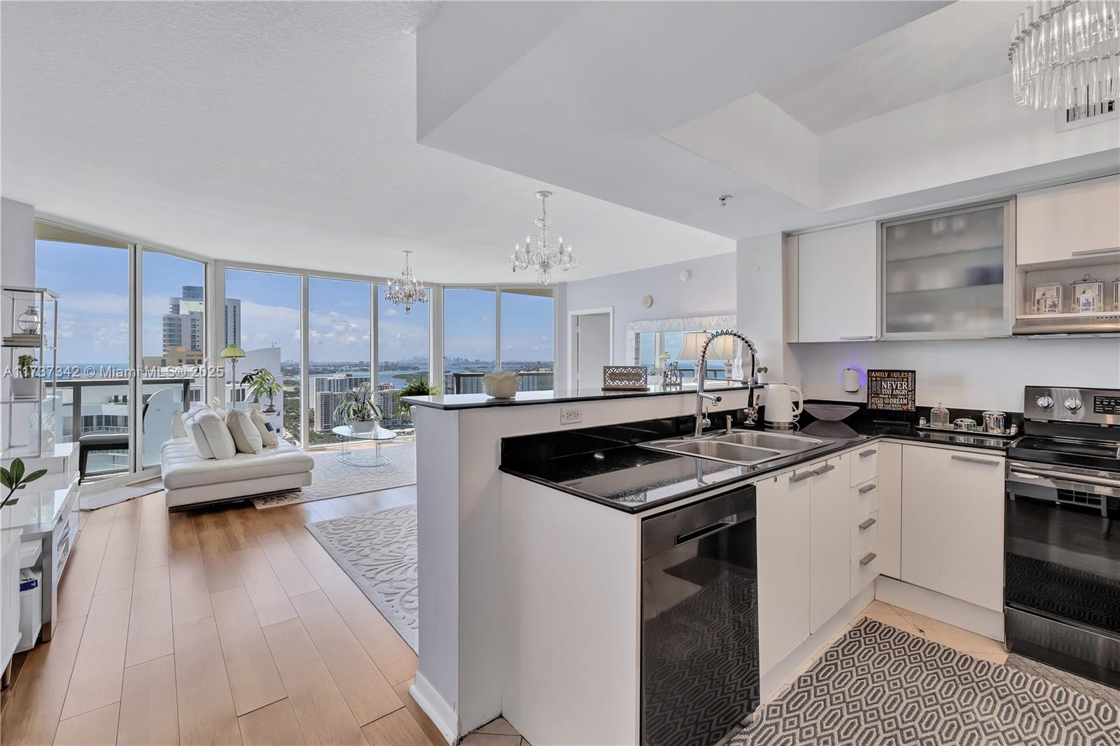 LA PERLA CONDO - Residential Lease