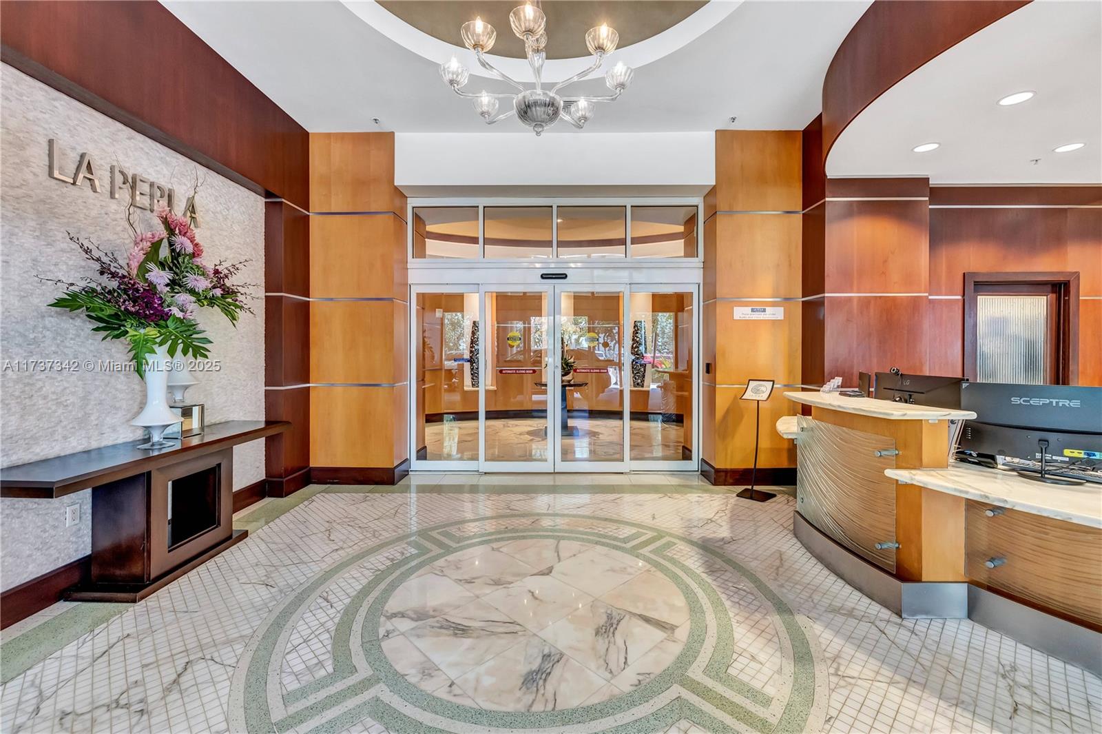 LA PERLA CONDO - Residential Lease