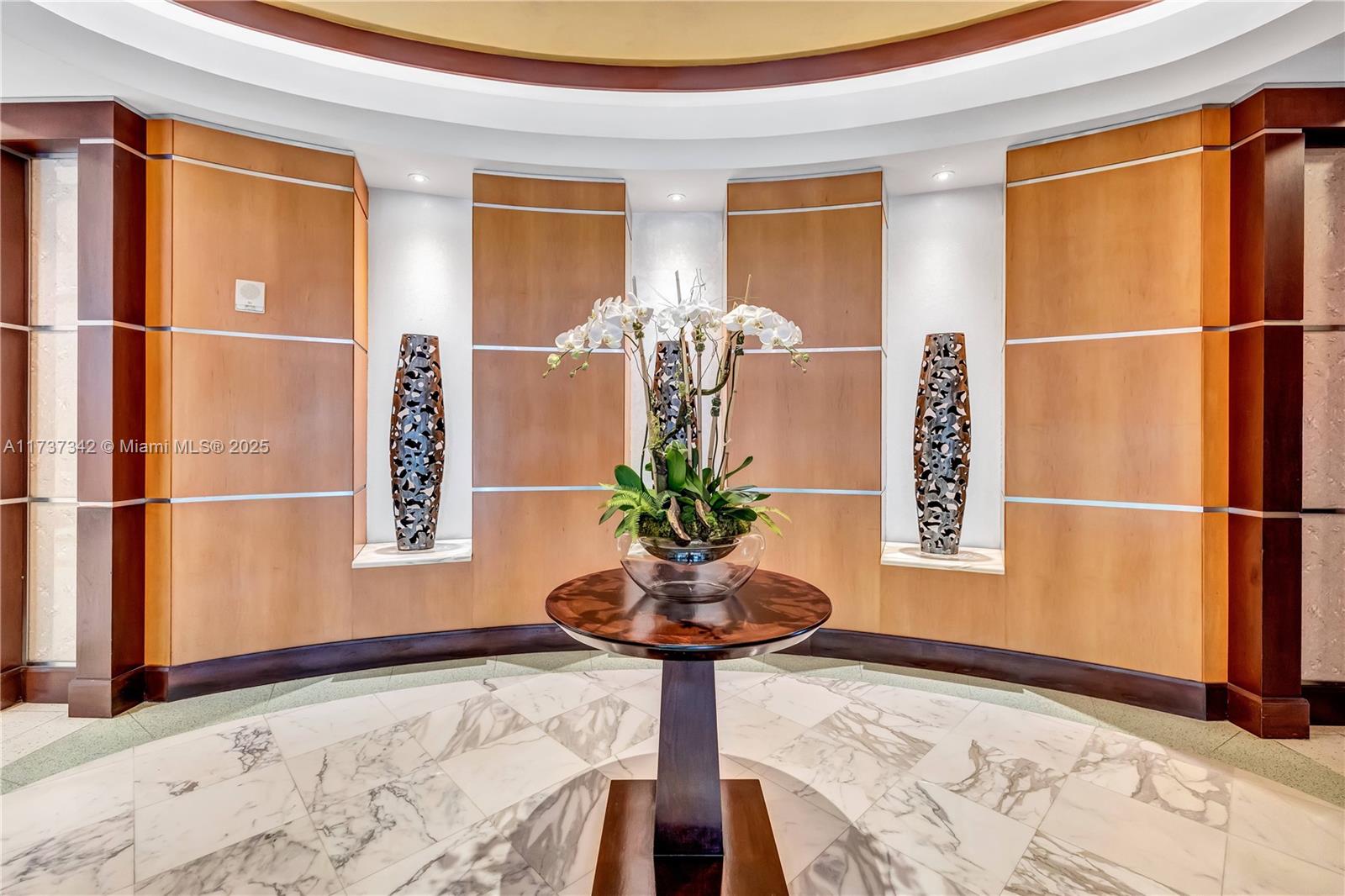 LA PERLA CONDO - Residential Lease