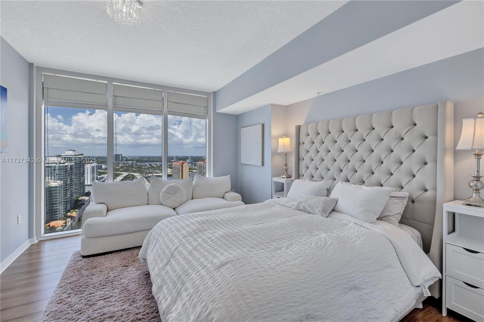 LA PERLA CONDO - Residential Lease