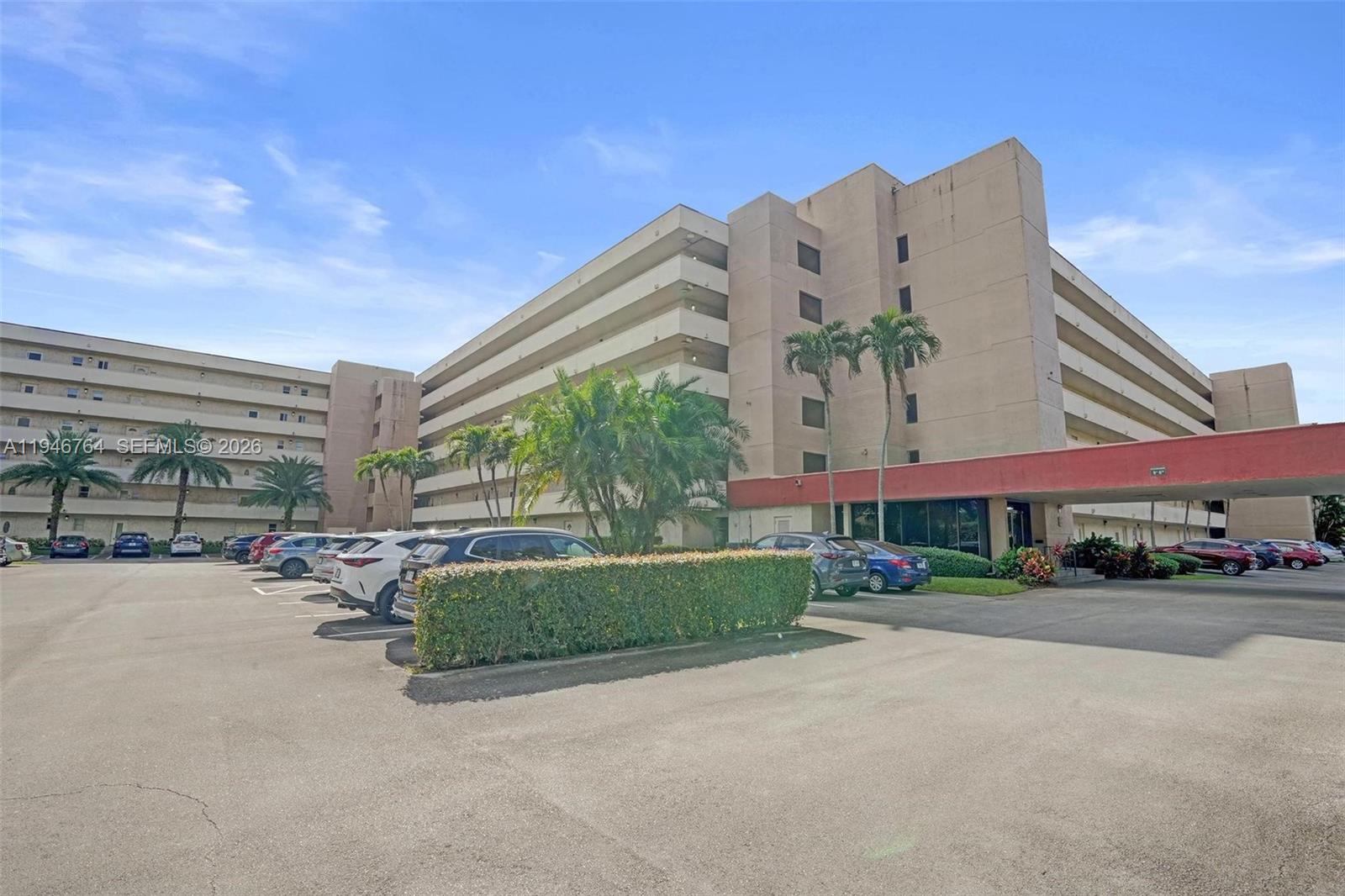 HOLLYBROOK GOLF AND - Residential