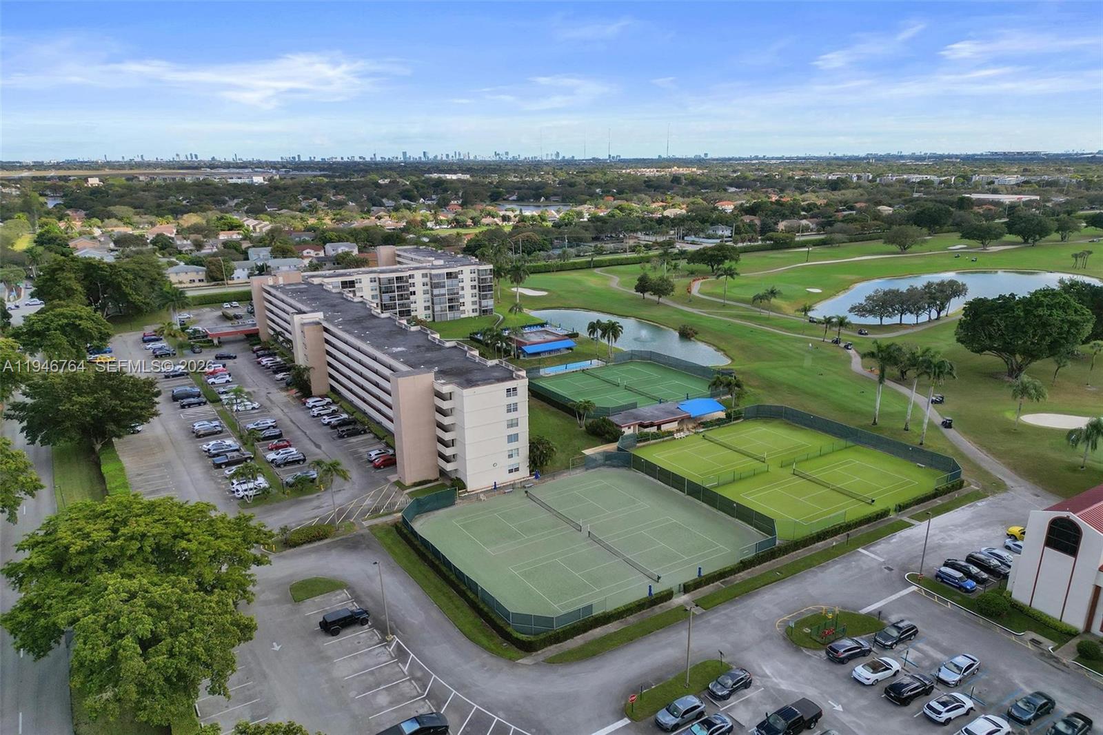 HOLLYBROOK GOLF AND - Residential