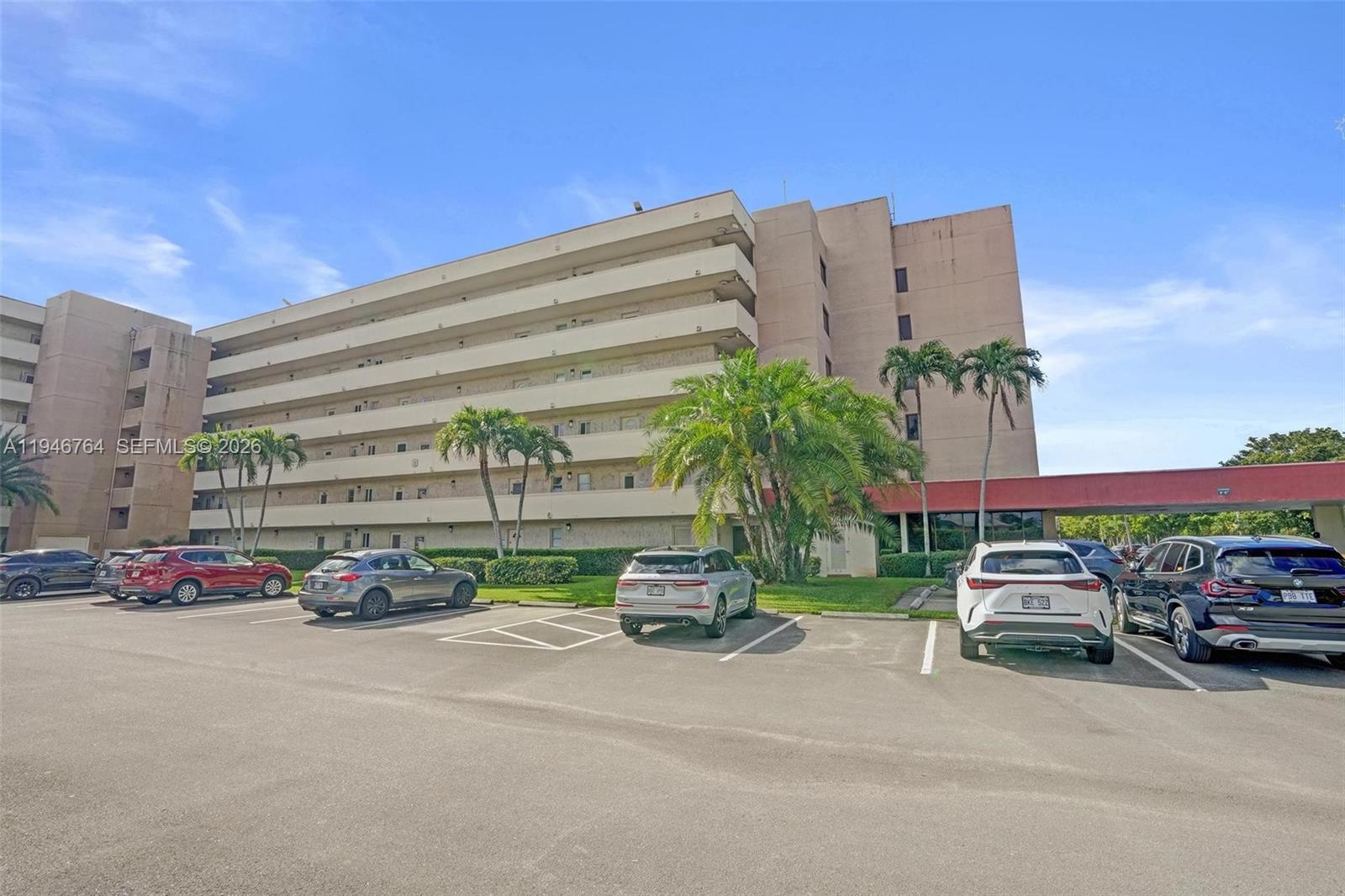 HOLLYBROOK GOLF AND - Residential