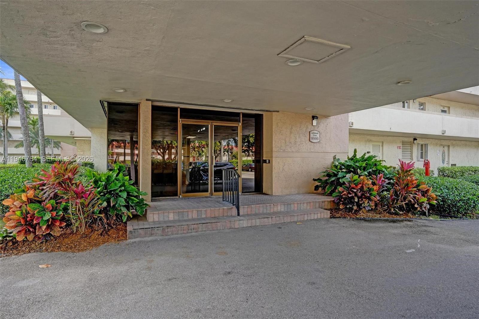 HOLLYBROOK GOLF AND - Residential