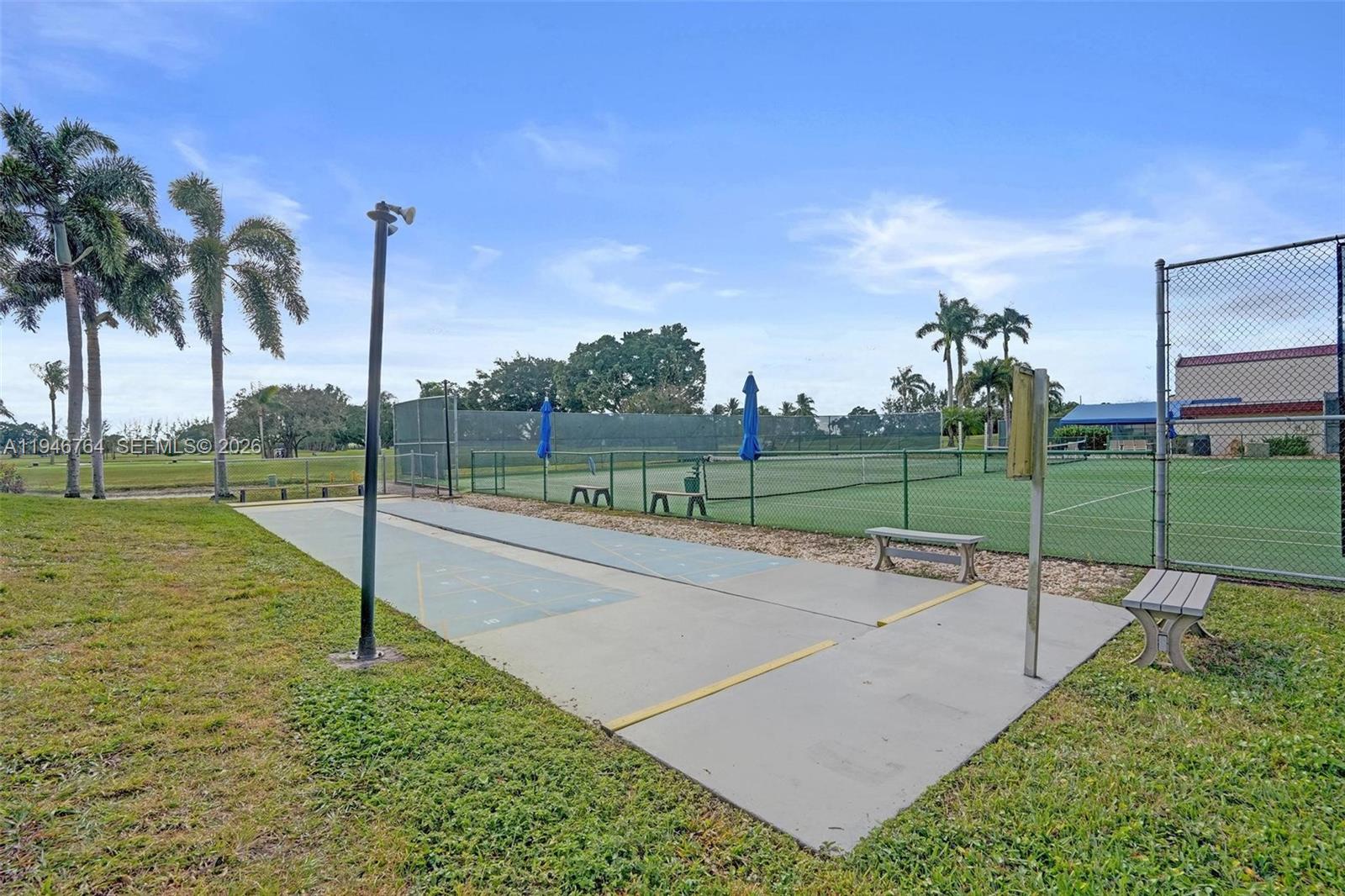 HOLLYBROOK GOLF AND - Residential