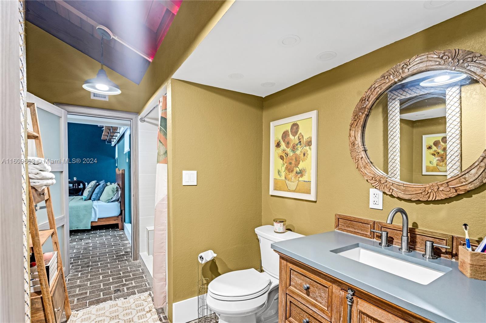 RETREAT ON 5 AC - Residential