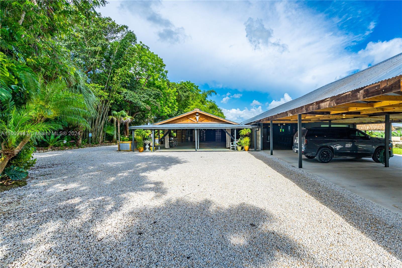 RETREAT ON 5 AC - Residential
