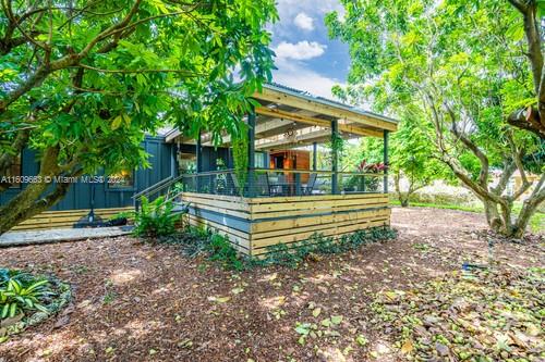 RETREAT ON 5 AC - Residential