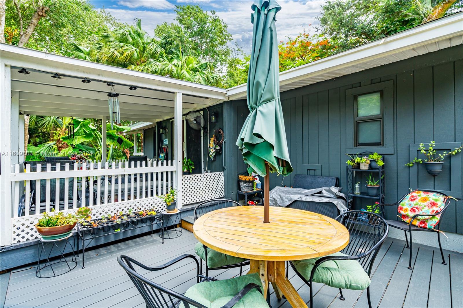 RETREAT ON 5 AC - Residential