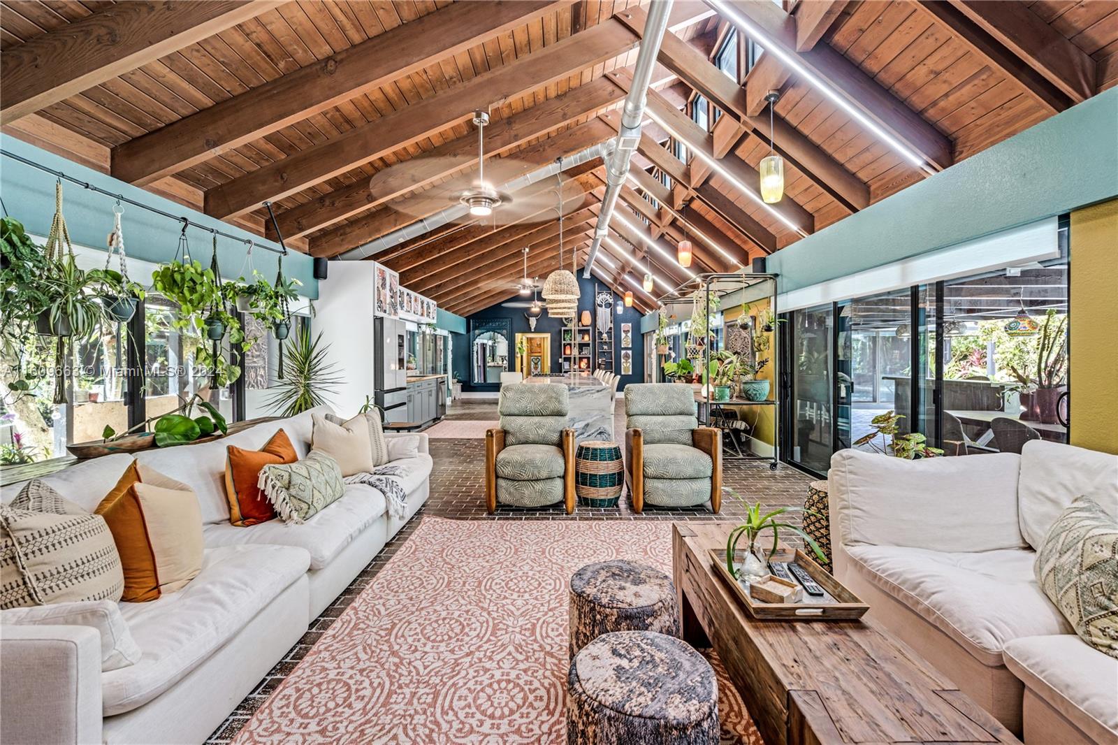 RETREAT ON 5 AC - Residential