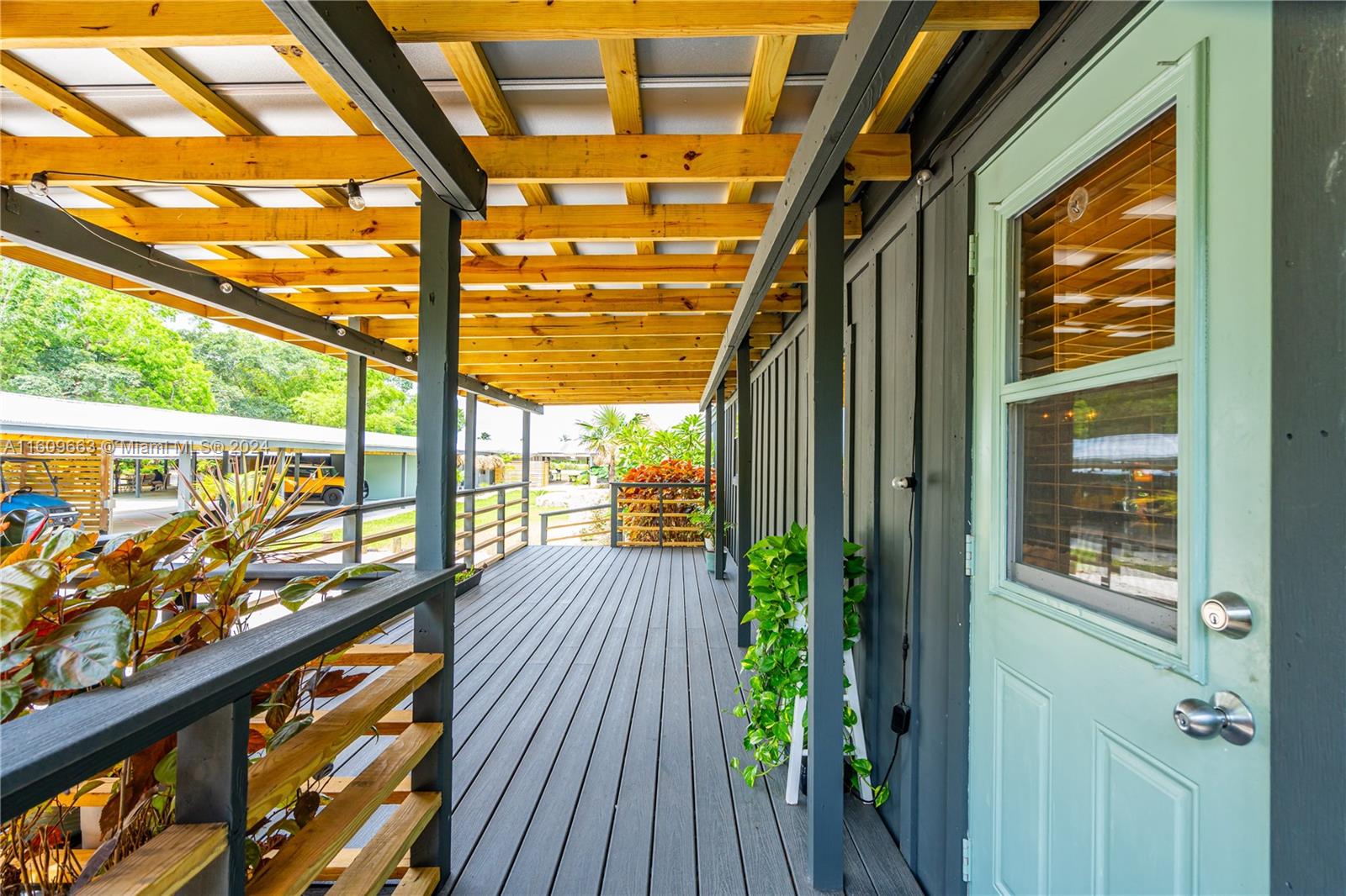 RETREAT ON 5 AC - Residential