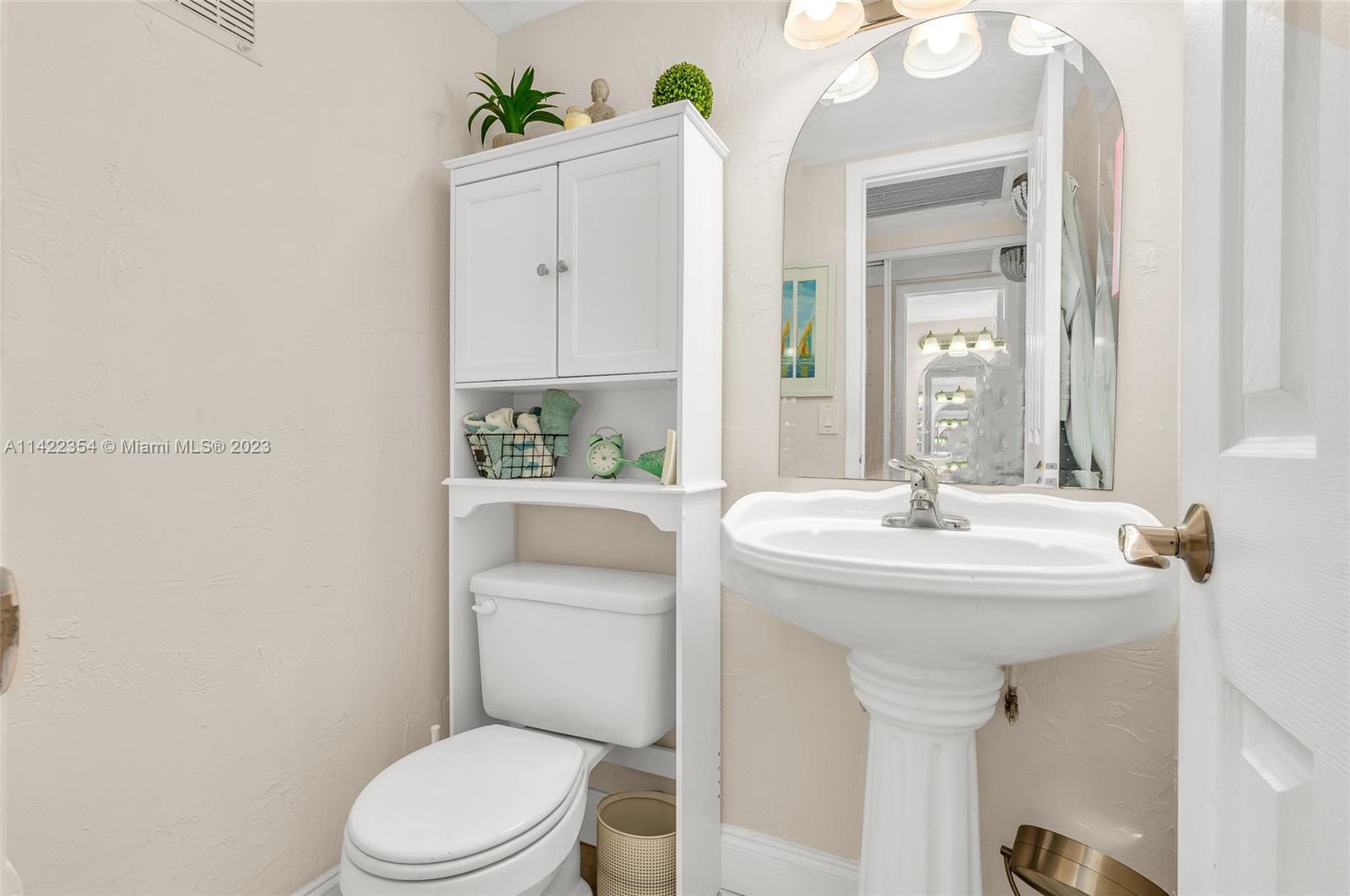 HARWOOD E CONDO - Residential
