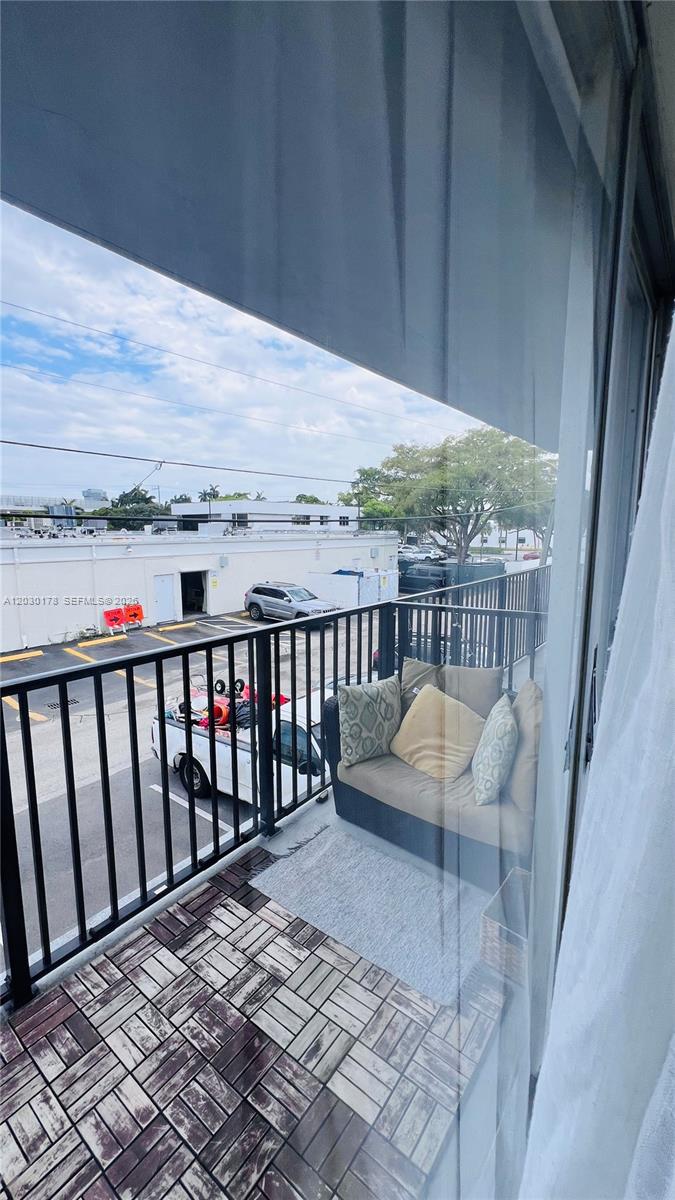 LSOLEI AT HALLANDALE BEAC - Residential Lease