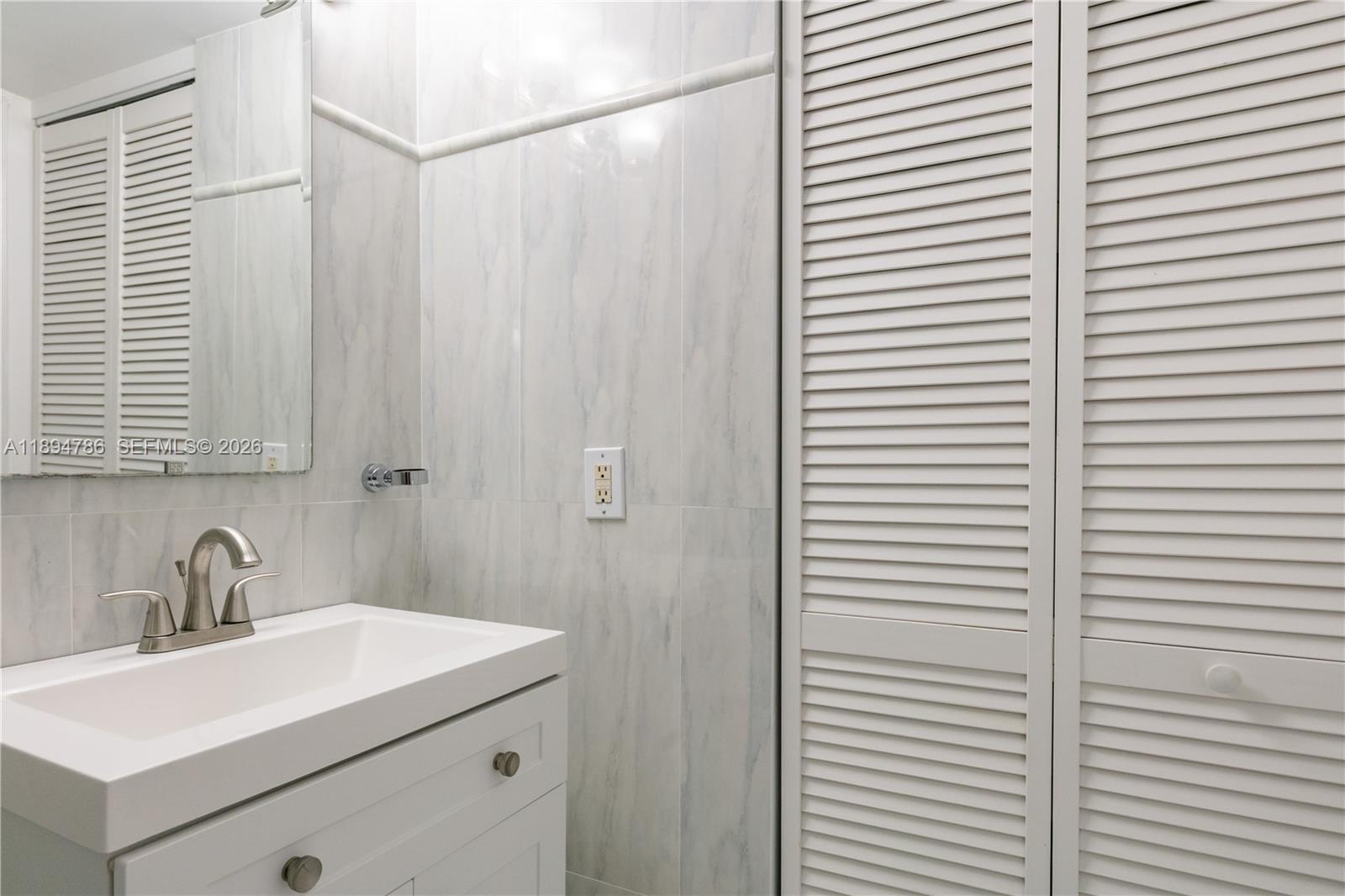 MYSTIC POINTE TOWER 600 C - Residential