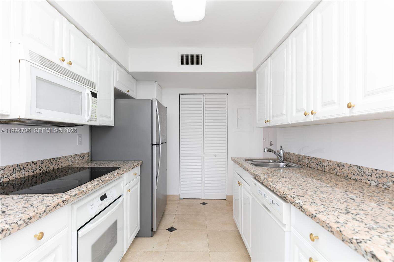 MYSTIC POINTE TOWER 600 C - Residential