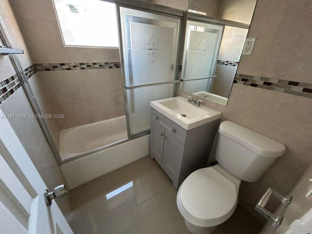 BISCAYNE BCH SUB - Residential Lease