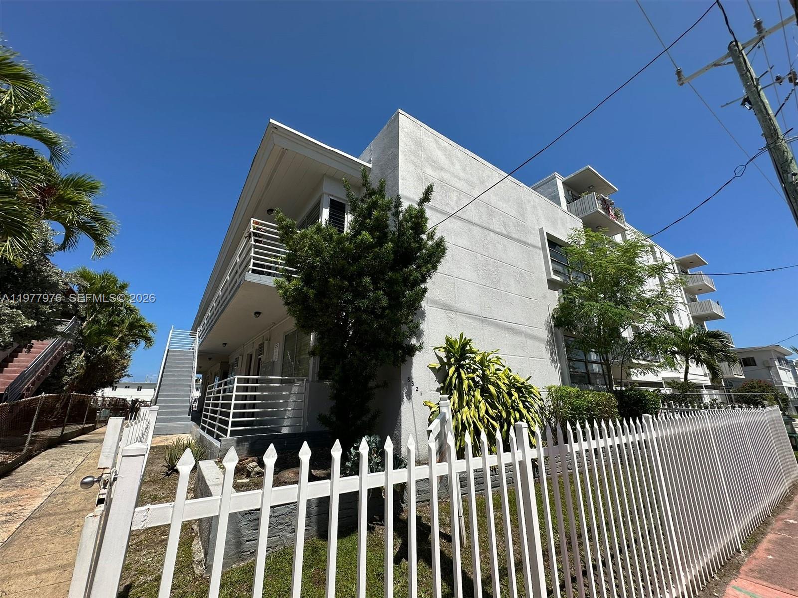 BISCAYNE BCH SUB - Residential Lease