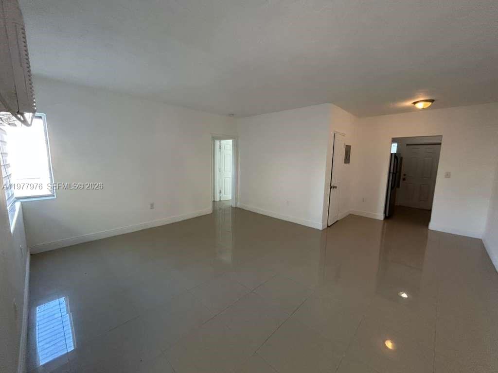 BISCAYNE BCH SUB - Residential Lease