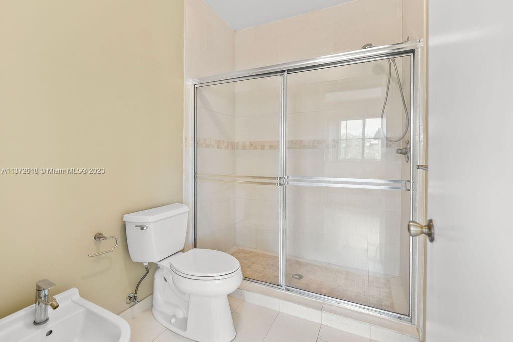 ANCHORAGE AT MIAMI LAKES - Residential Lease
