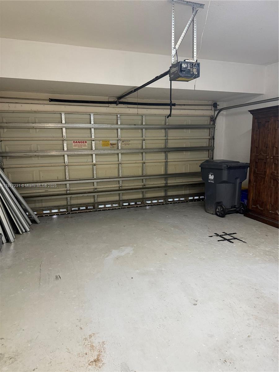 OLYMPIA 2 - Residential Lease