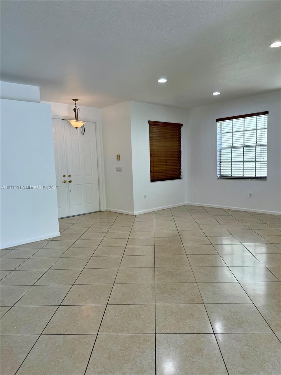 OLYMPIA 2 - Residential Lease