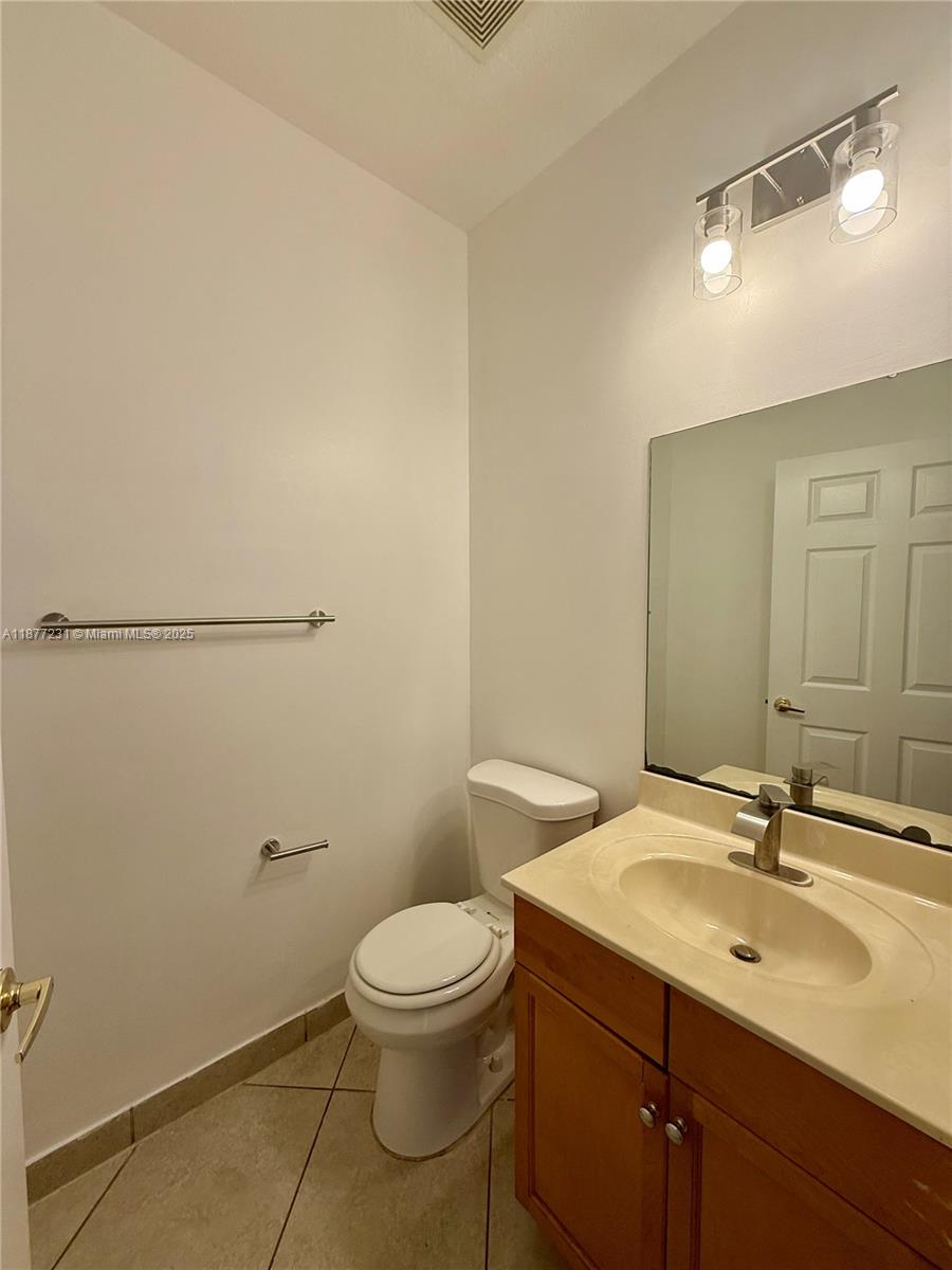 OLYMPIA 2 - Residential Lease