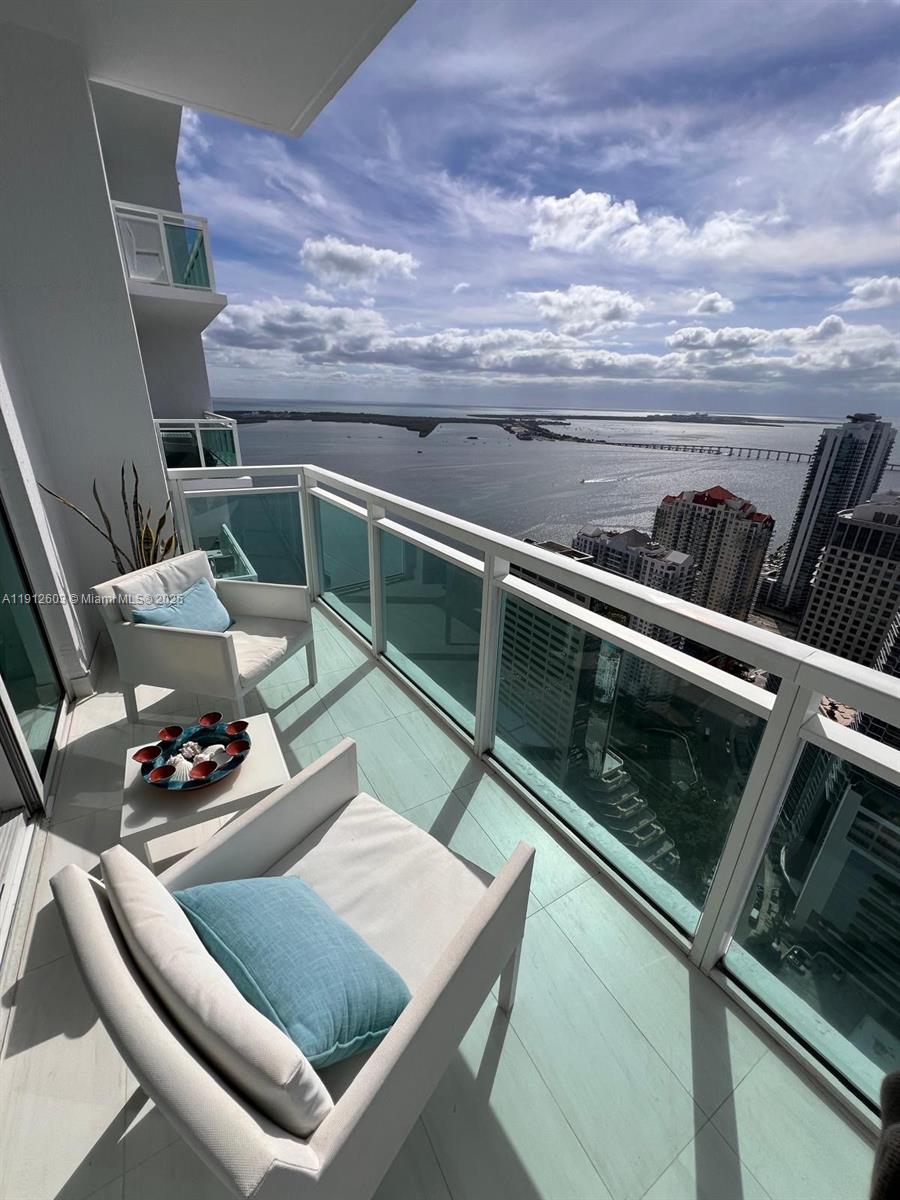 THE PLAZA 851 BRICKELL CO - Residential Lease