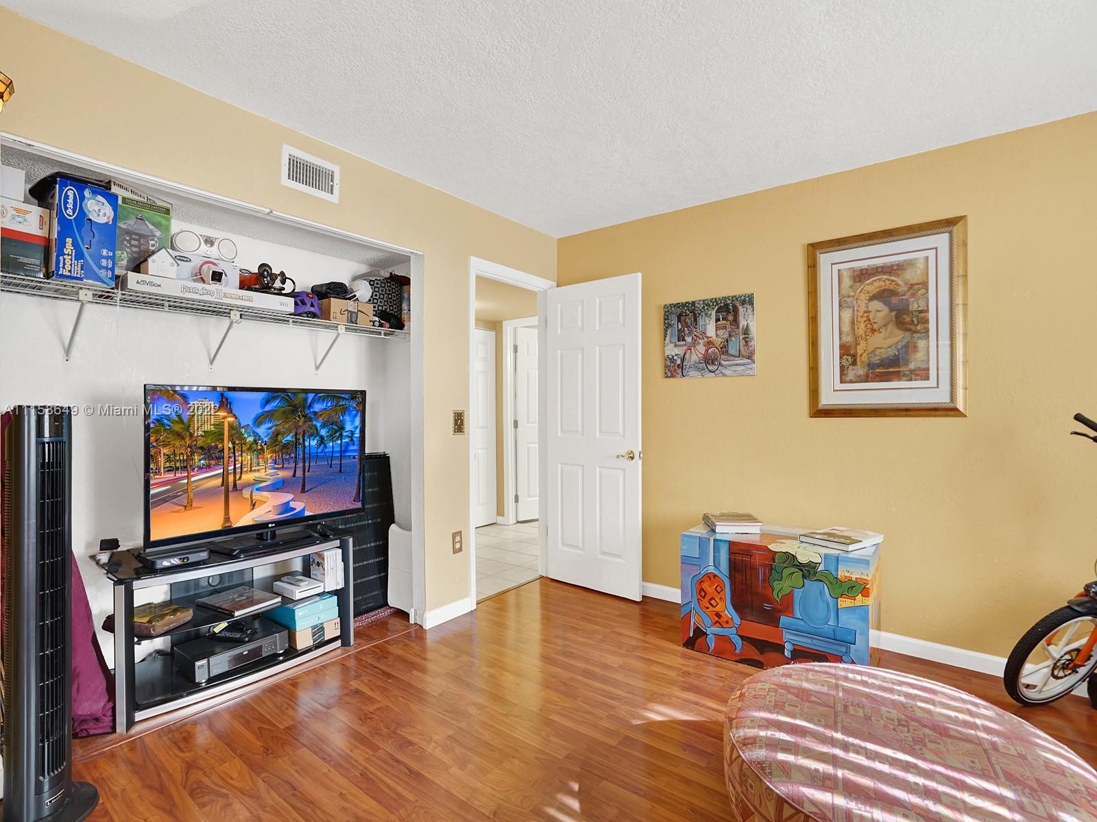 TENNIS CLUB 2 CONDO - Residential