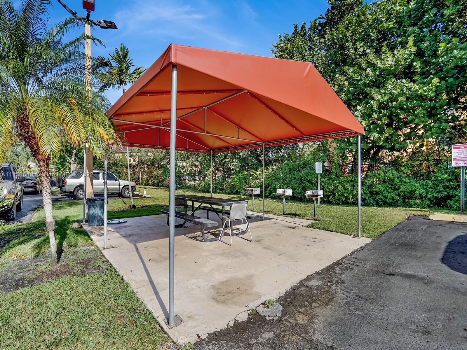 TENNIS CLUB 2 CONDO - Residential