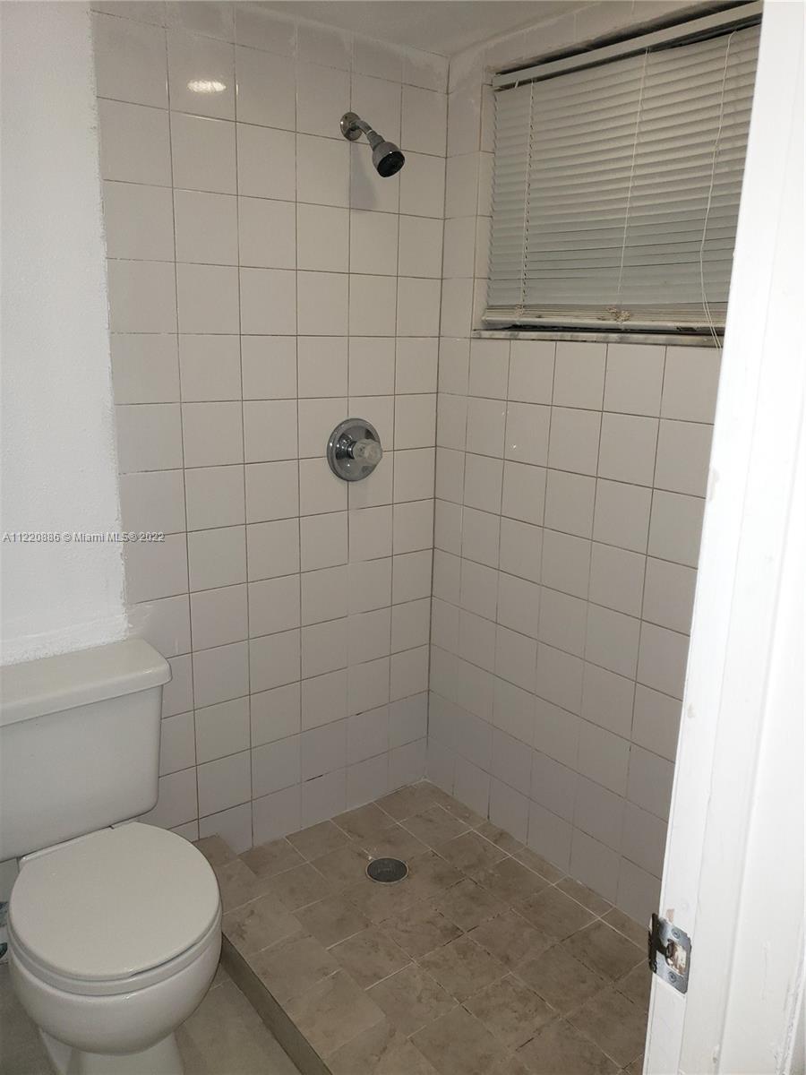 CIRCLE VILLAS (THE) CONDO - Residential Lease