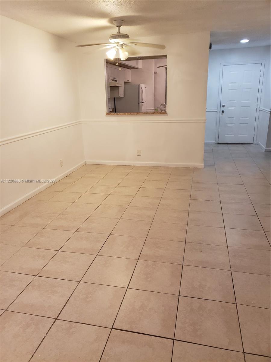 CIRCLE VILLAS (THE) CONDO - Residential Lease