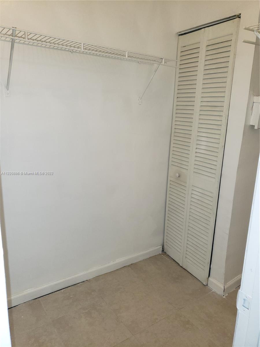 CIRCLE VILLAS (THE) CONDO - Residential Lease