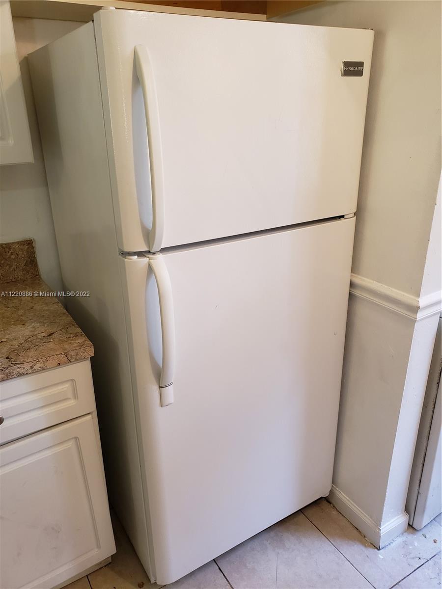 CIRCLE VILLAS (THE) CONDO - Residential Lease