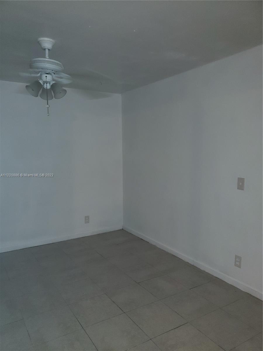 CIRCLE VILLAS (THE) CONDO - Residential Lease