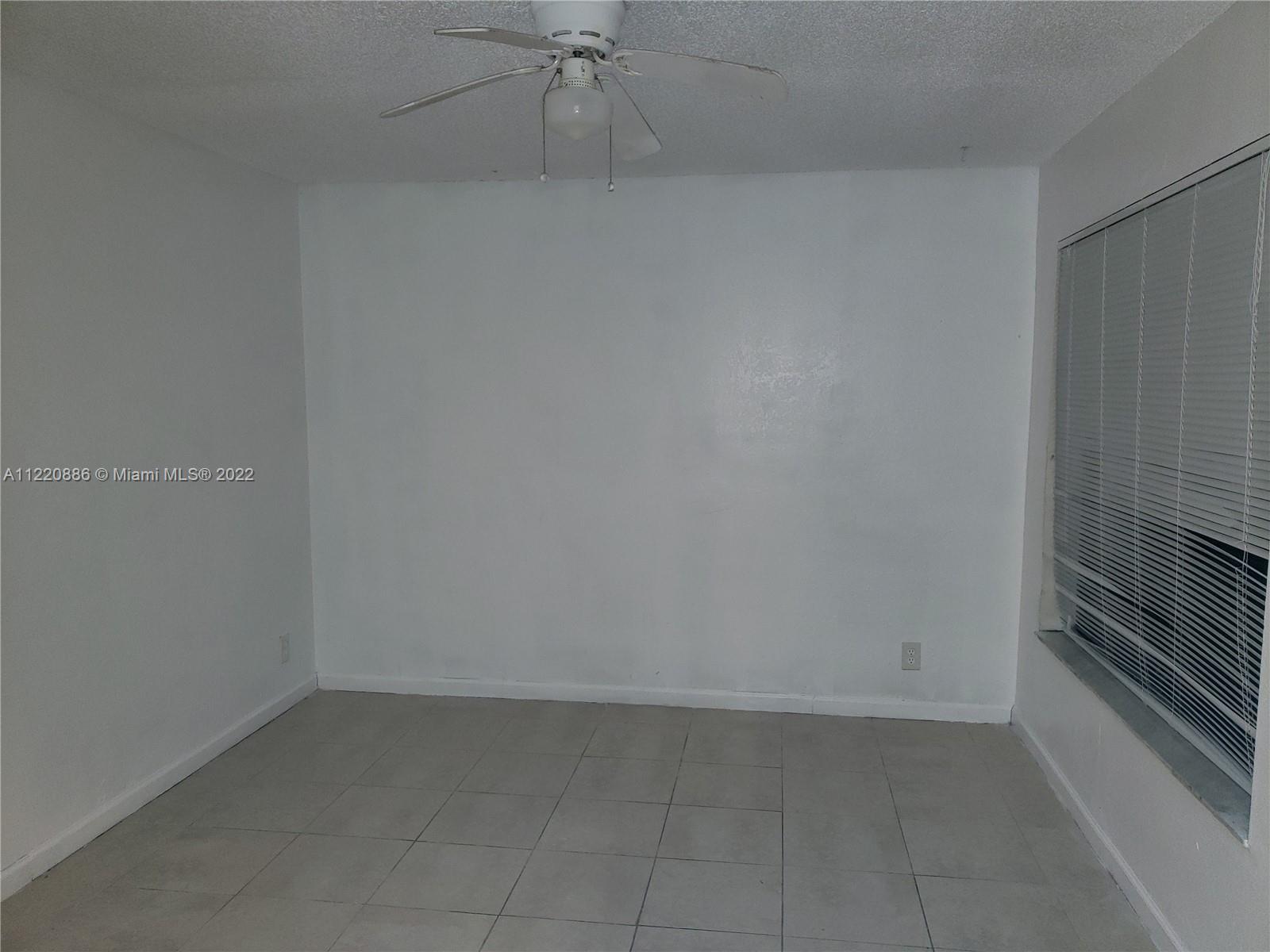 CIRCLE VILLAS (THE) CONDO - Residential Lease