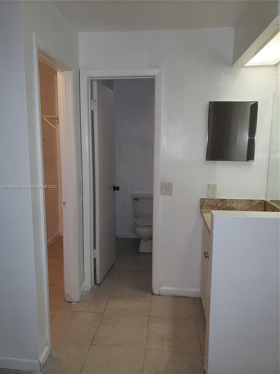 CIRCLE VILLAS (THE) CONDO - Residential Lease