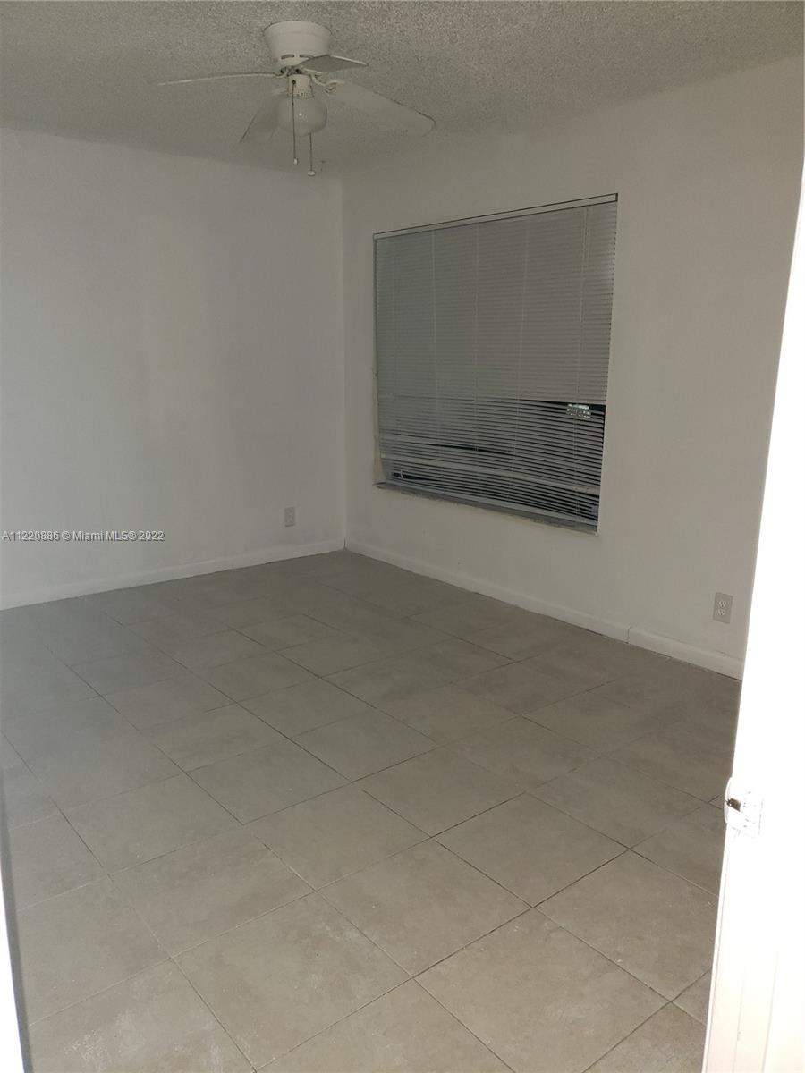 CIRCLE VILLAS (THE) CONDO - Residential Lease
