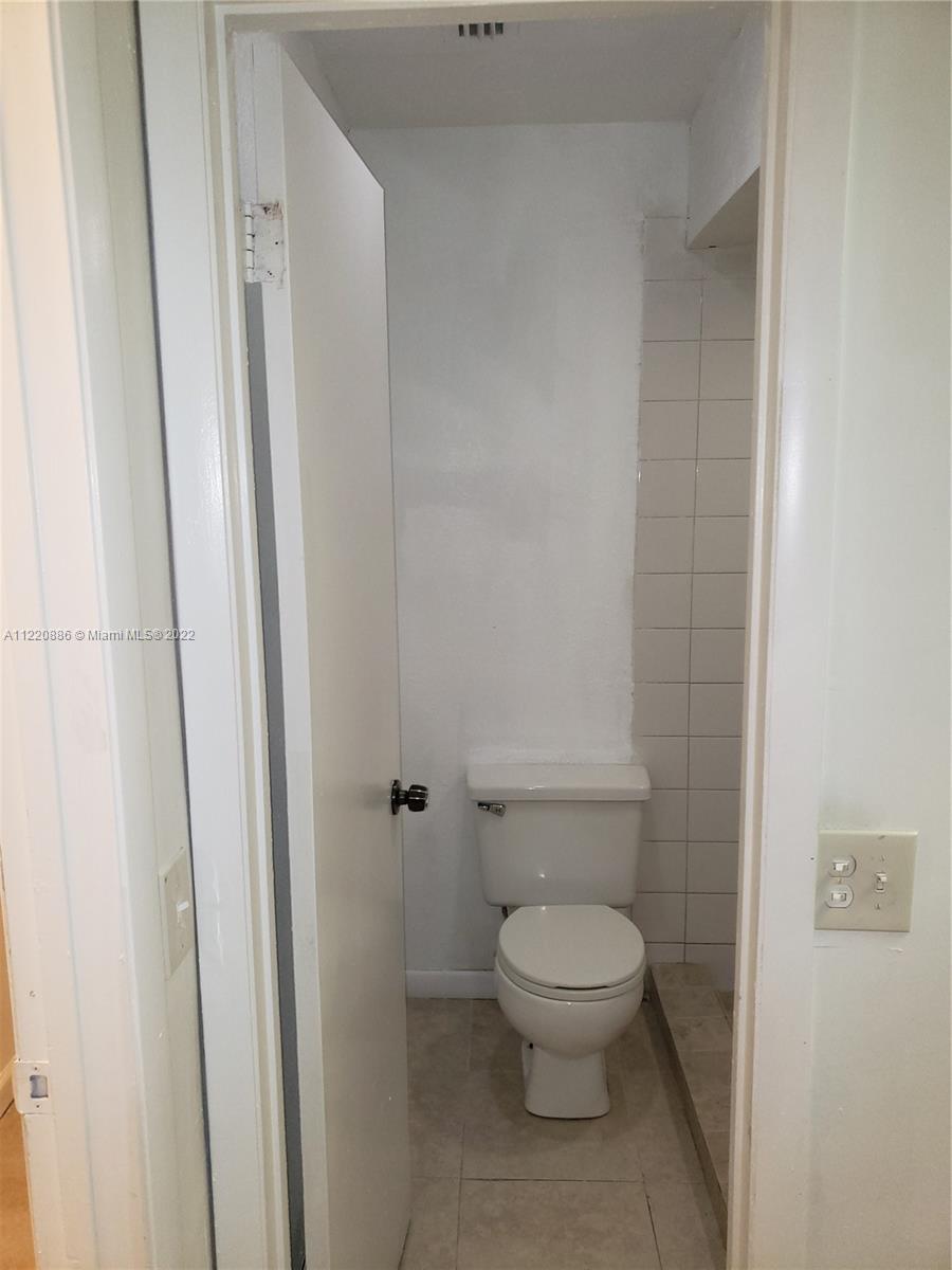 CIRCLE VILLAS (THE) CONDO - Residential Lease