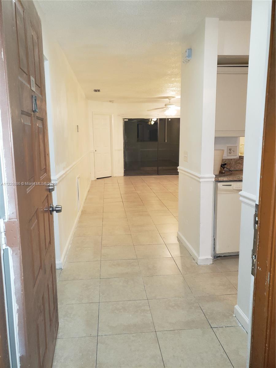 CIRCLE VILLAS (THE) CONDO - Residential Lease