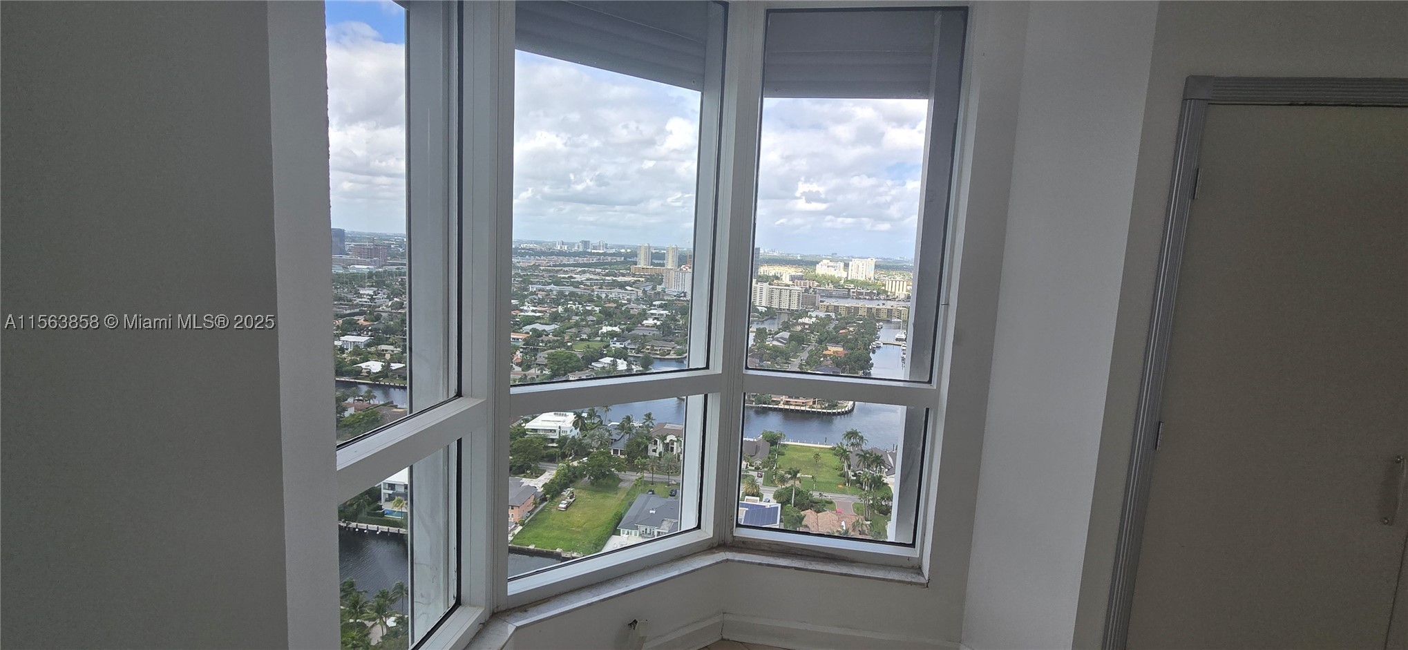 NORTH TOWER AT THE POINT - Residential