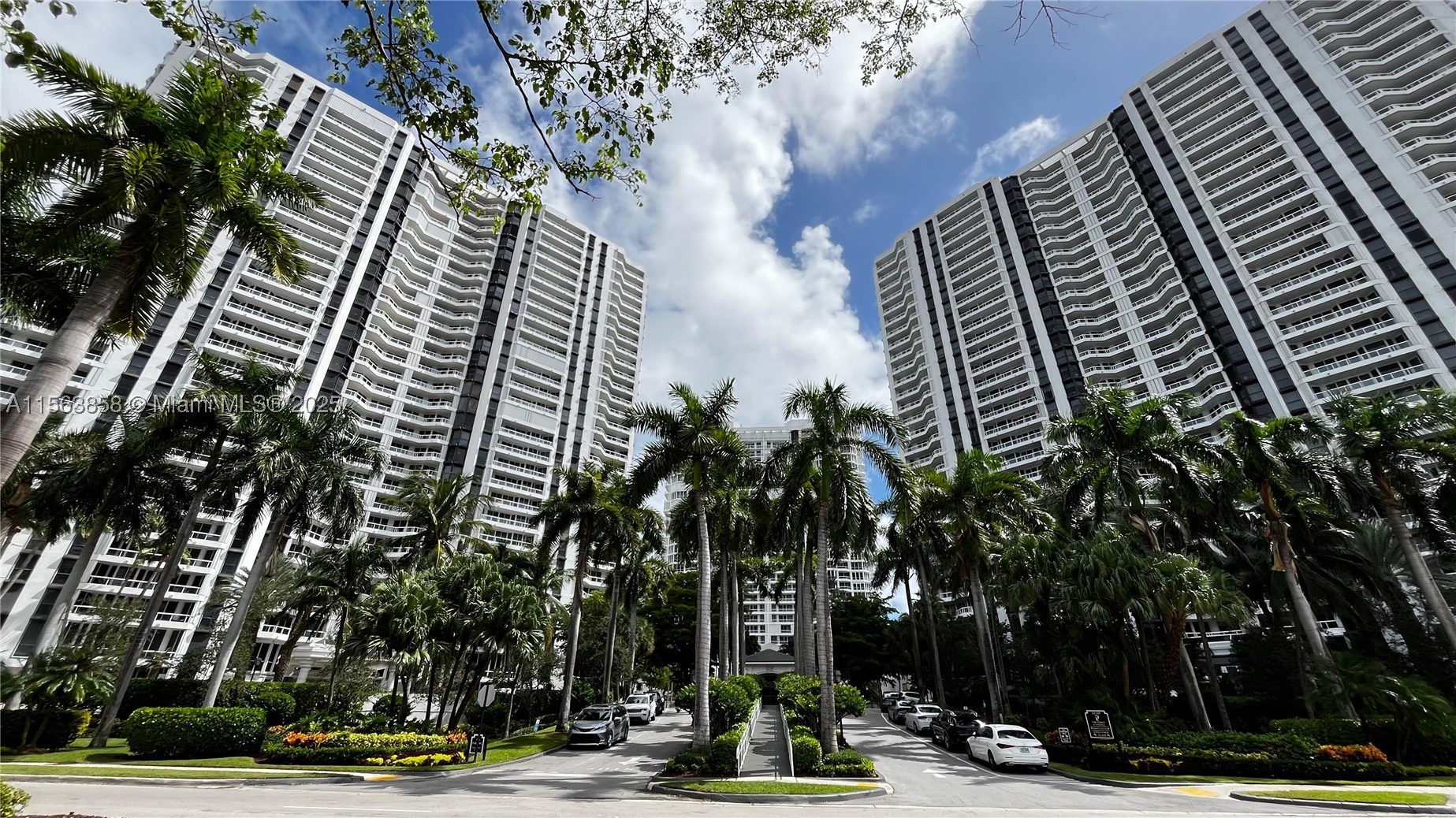 NORTH TOWER AT THE POINT - Residential