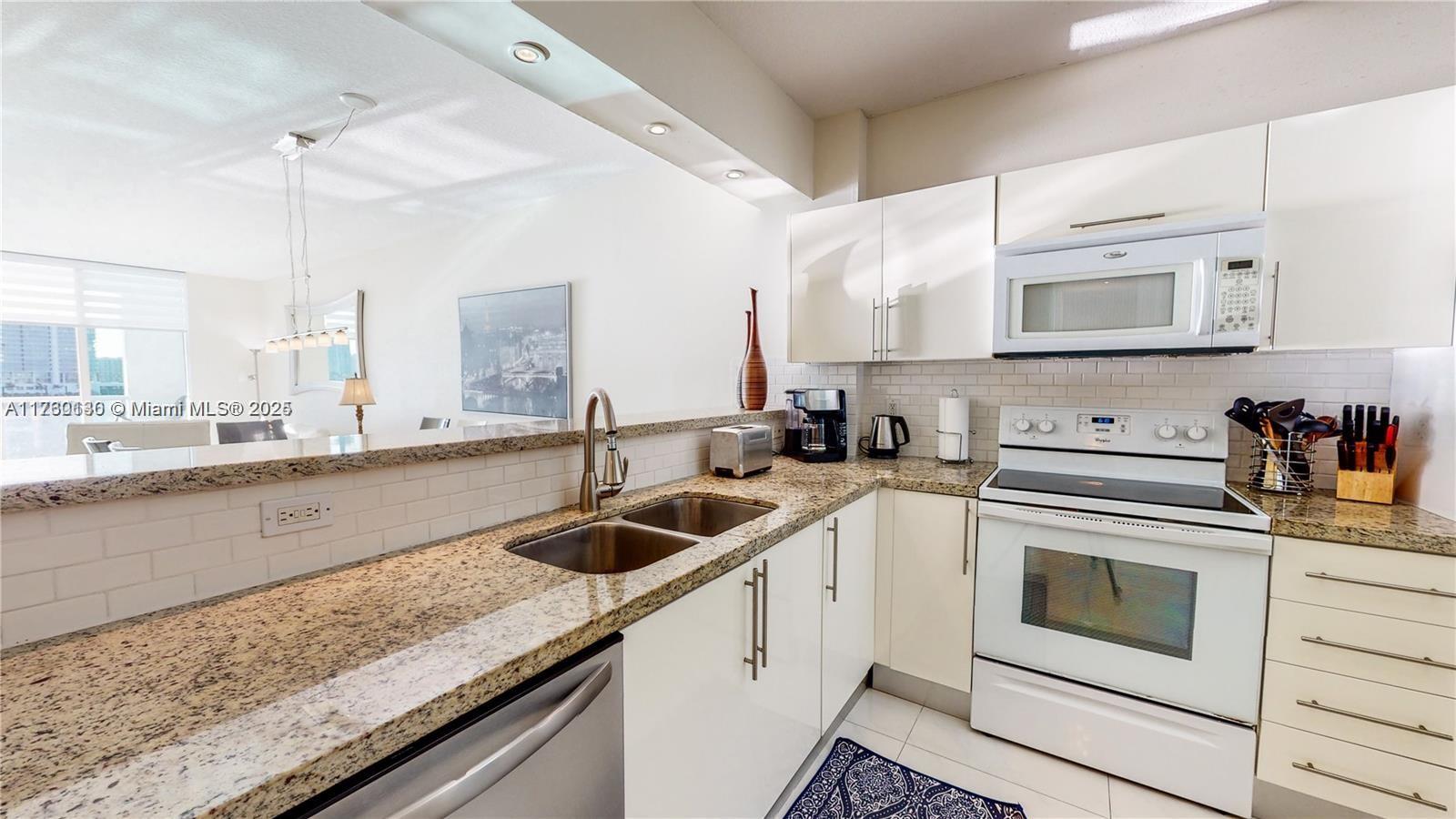 MARINA BAY CLUB CONDO HOT - Residential Lease