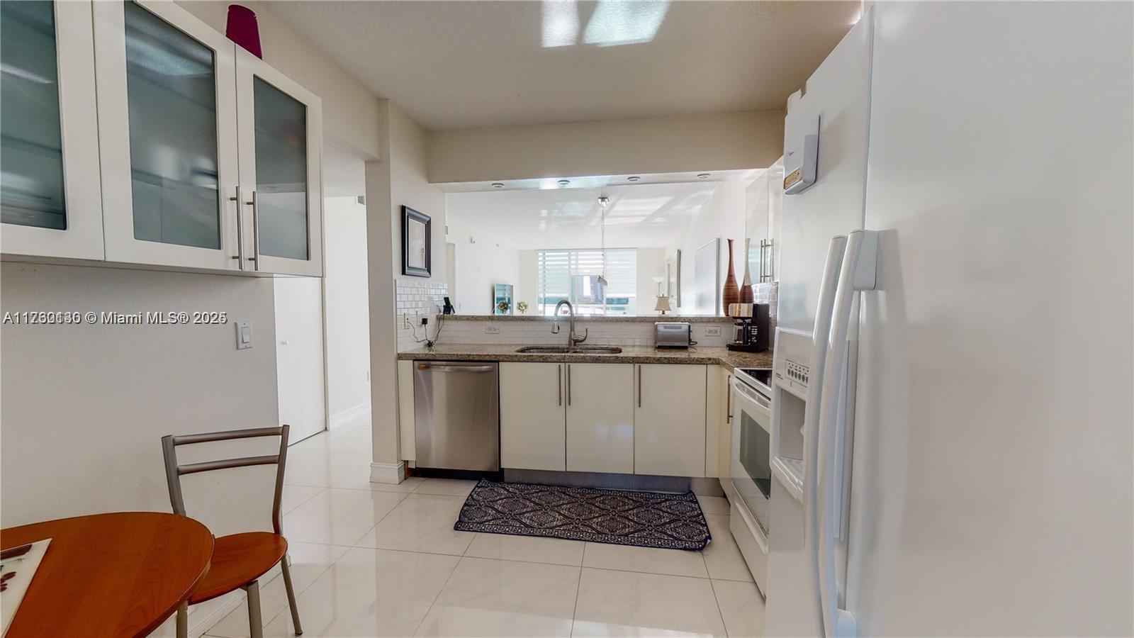 MARINA BAY CLUB CONDO HOT - Residential Lease