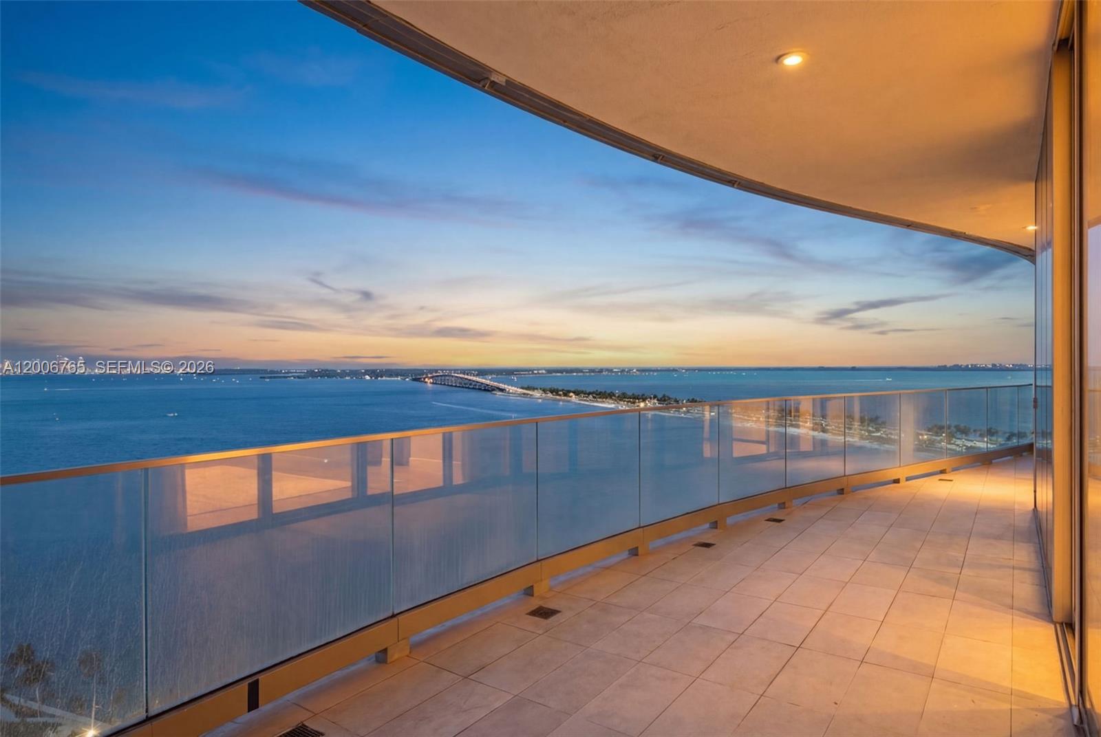UNA RESIDENCES - Residential