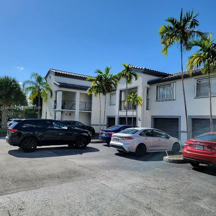 AMAZING APARTMENT, LAMINATE FLOORS, ONE BEDROOM, ONE BATHROOM THE BEST COMPLEX IN DORAL, WASHER AND DRYER INSIDE THE UNIT, CLUB HOUSE AND POOL AREA, THE ENCLAVE INCLUDE CLUBHOUSE WITH SWIMMING POOL, EXERCISE ROOM, PLAY AREA AND GATE COMMUNITY ENTRANCE. VERY CLOSE TO SHOPPING MALLS AND GREAT SCHOOLS FURNISHED
