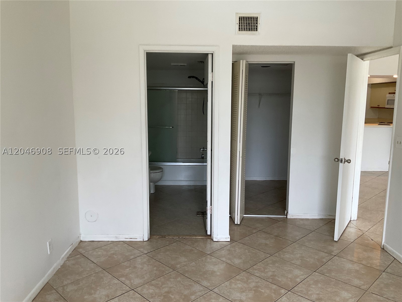 CORAL SPRINGS ESTATE TOWN - Residential