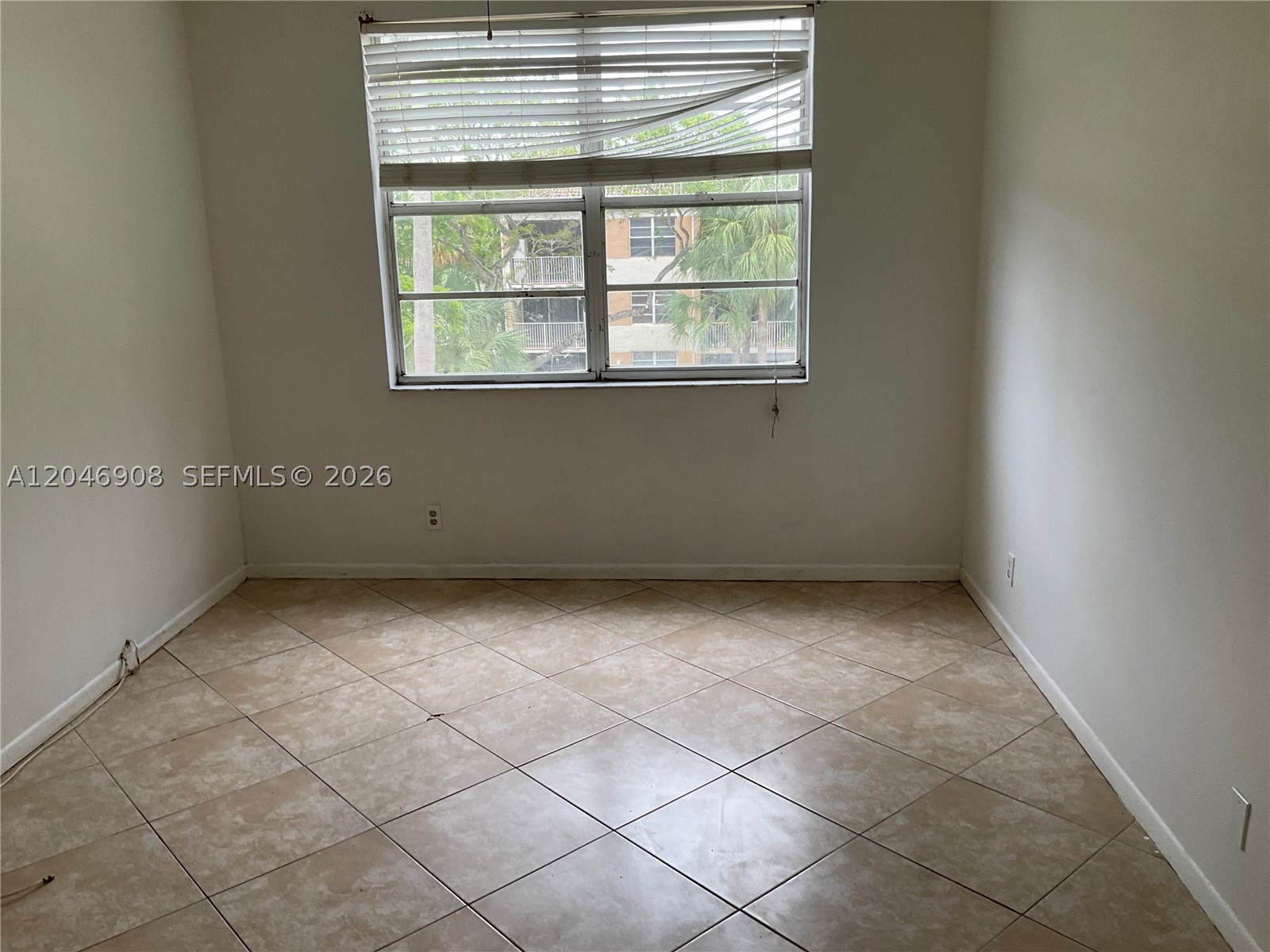 CORAL SPRINGS ESTATE TOWN - Residential