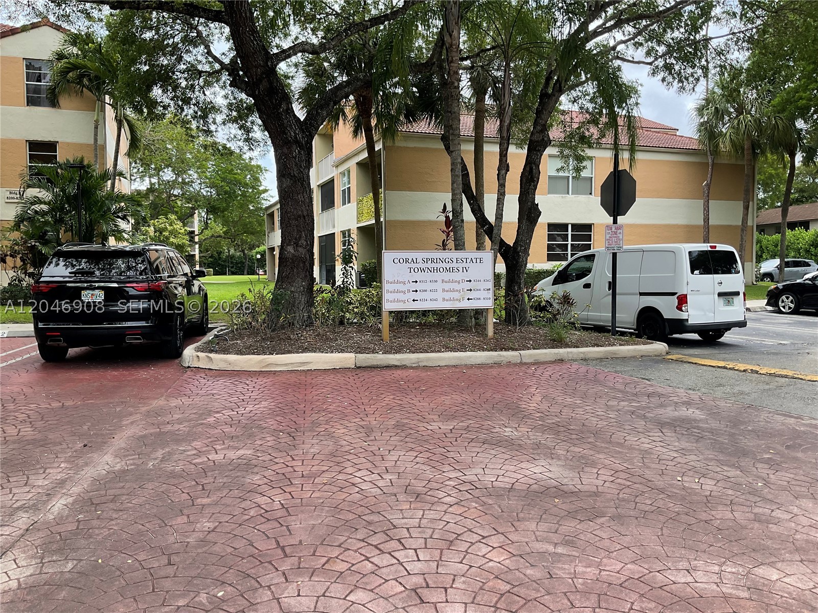 CORAL SPRINGS ESTATE TOWN - Residential