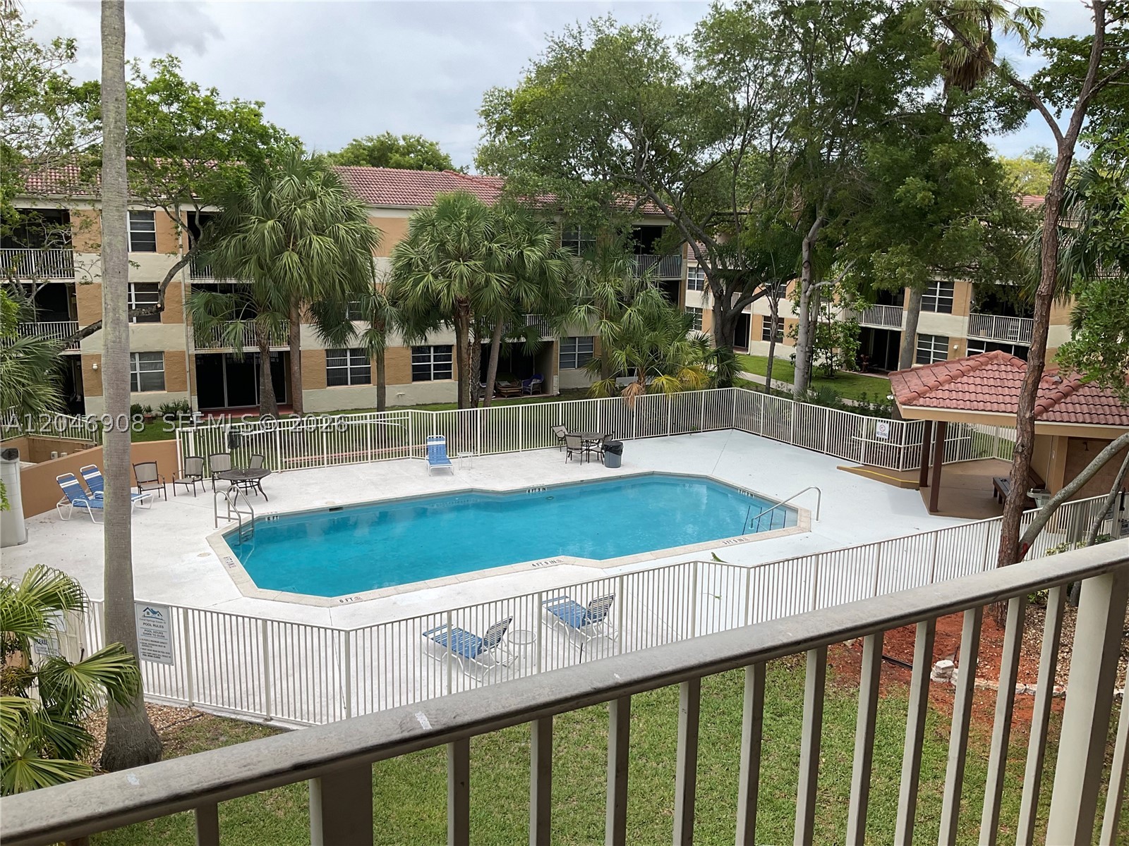 CORAL SPRINGS ESTATE TOWN - Residential